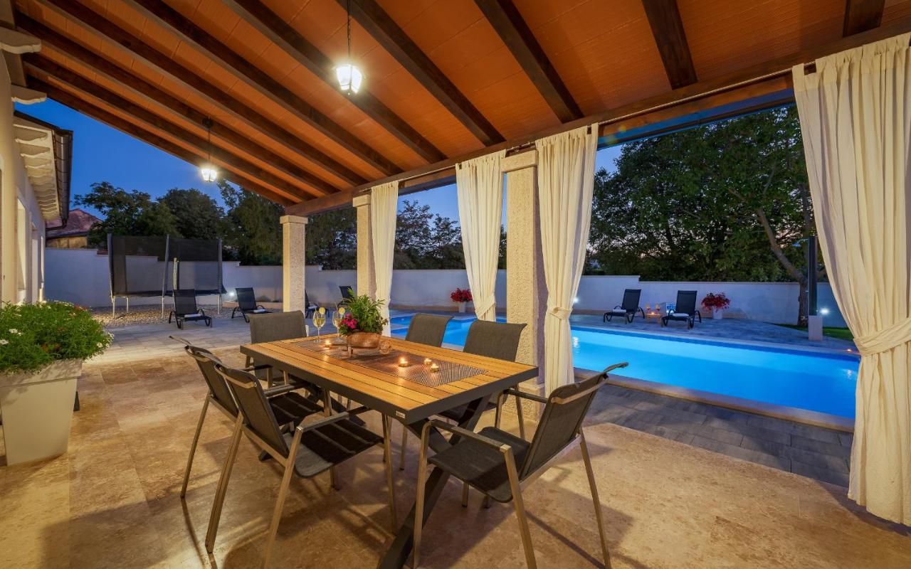 Villa Desapemani Žminj エクステリア 写真